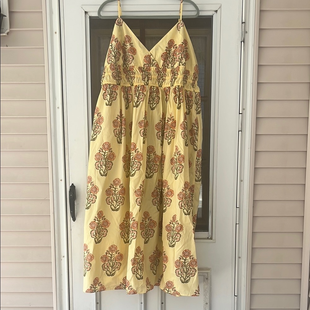 NWT Smocked V- neck cotton dress in block print size 24